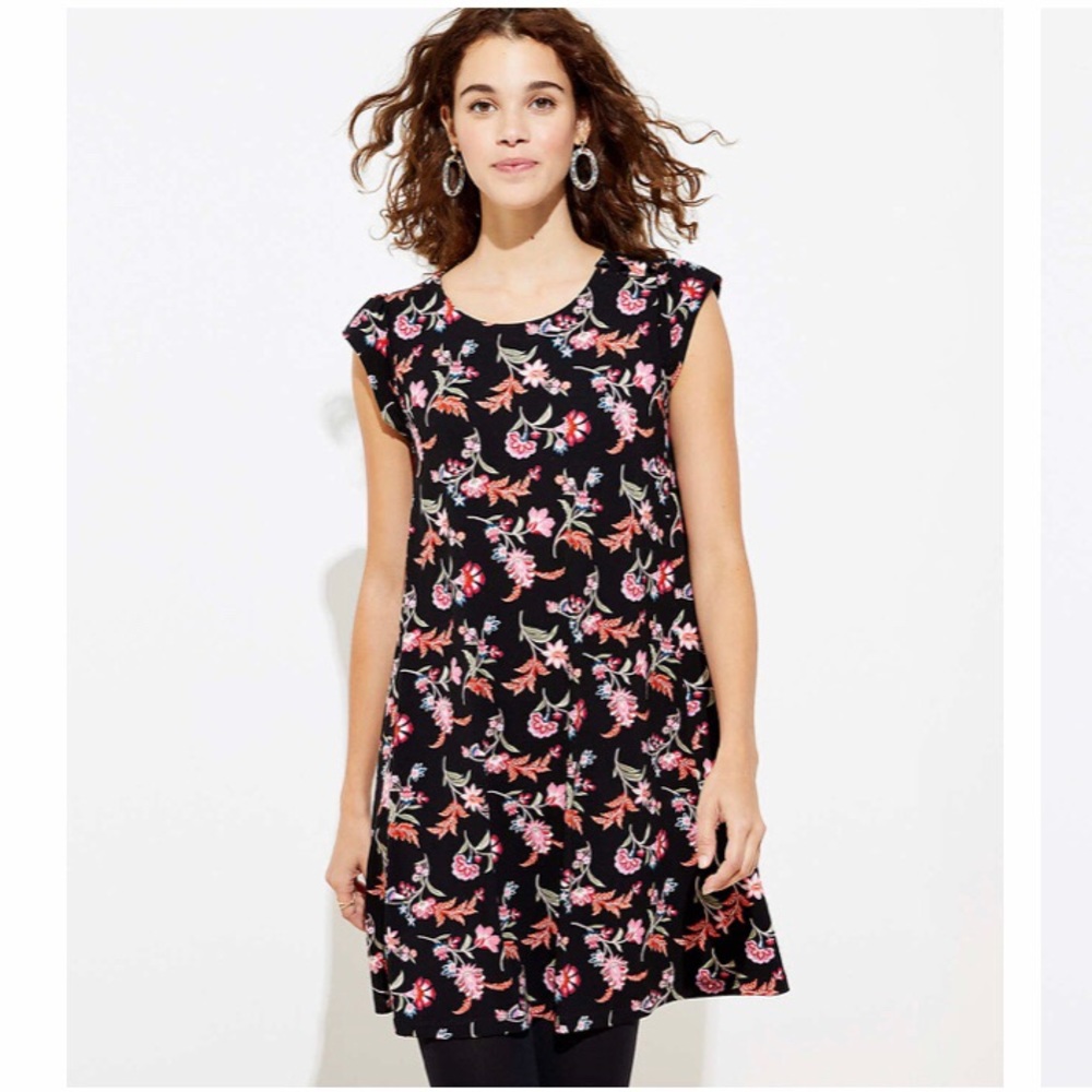 🆕 NWOT LOFT floral short sleeve swing dress